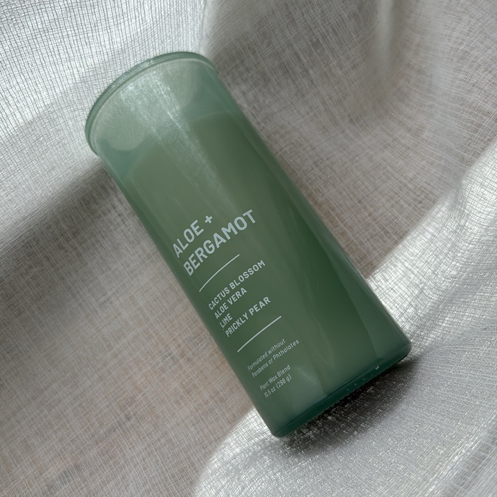 Aloe‎ + Bergamot  Candle - Green - Picture 14 of 15